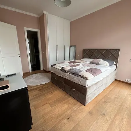 2 Rooms, Hall, Kitchen, Bathroom, 79sqm Appartement Bratislava